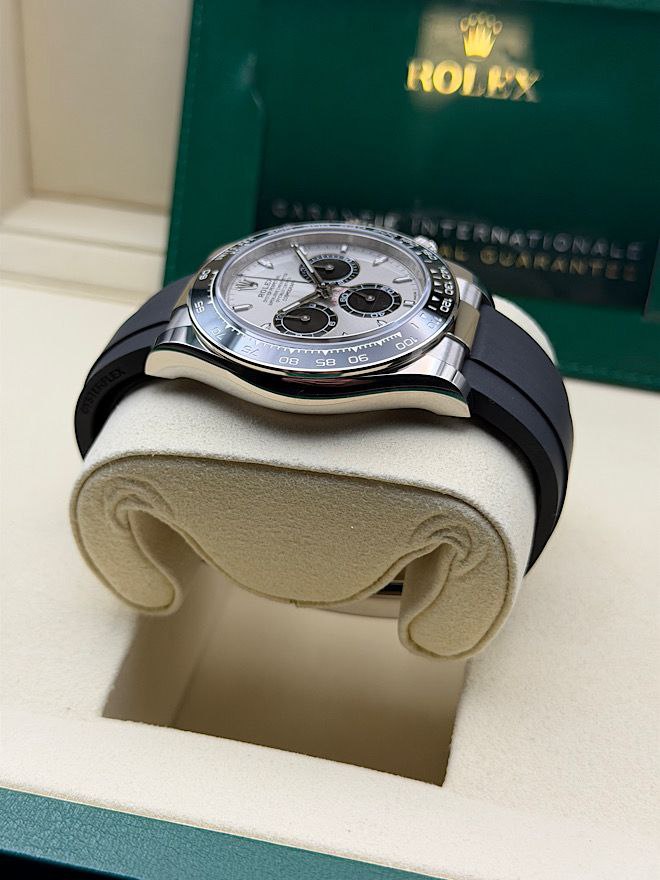 Rolex Daytona 126519LN Everose gold black dial 2025 for sale